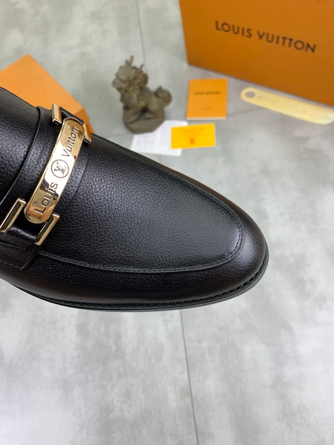Men's Men's Shoes 💰P420 [New Style] 💰Yangli💎💎💎[Louis Vuitton] LV high-end men's formal business leather shoes, original order 1:1! Original imported calfskin, original metal buckle, imported sheepskin lining for feet, original outsole, men's shoe size: 39-45 (38.46 customized) black optional